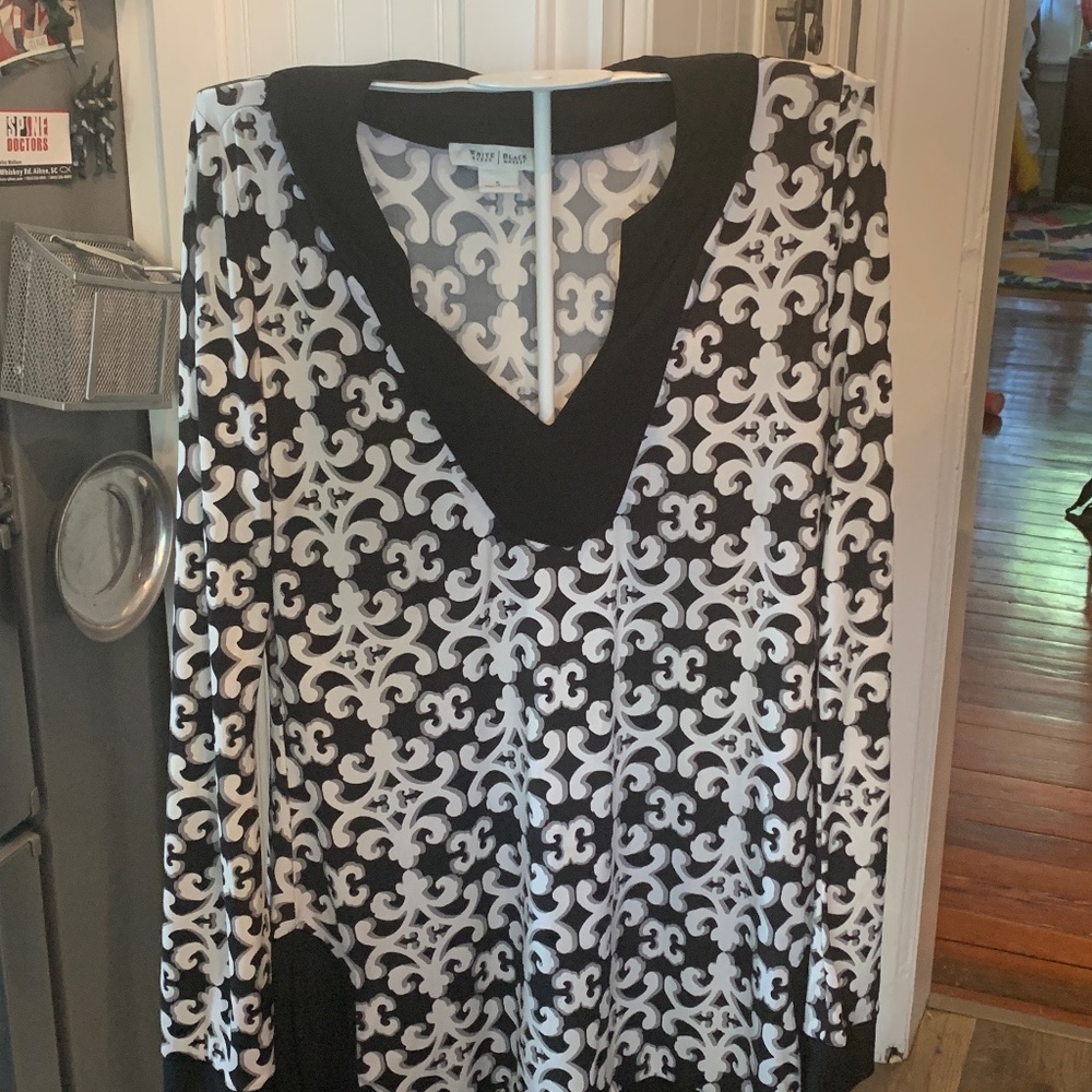 White House Black Market side slit‎ tunic. Worn 3x